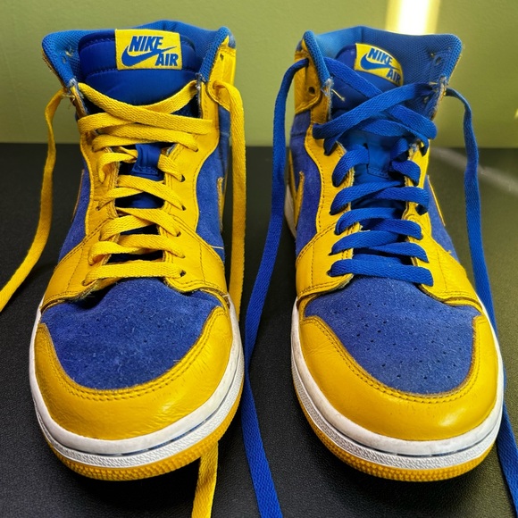 Air Jordan 1 Retro High OG "Laney" (2013) - Picture 3 of 9